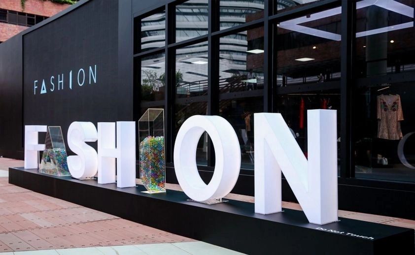 Fashion 3D letters storefront